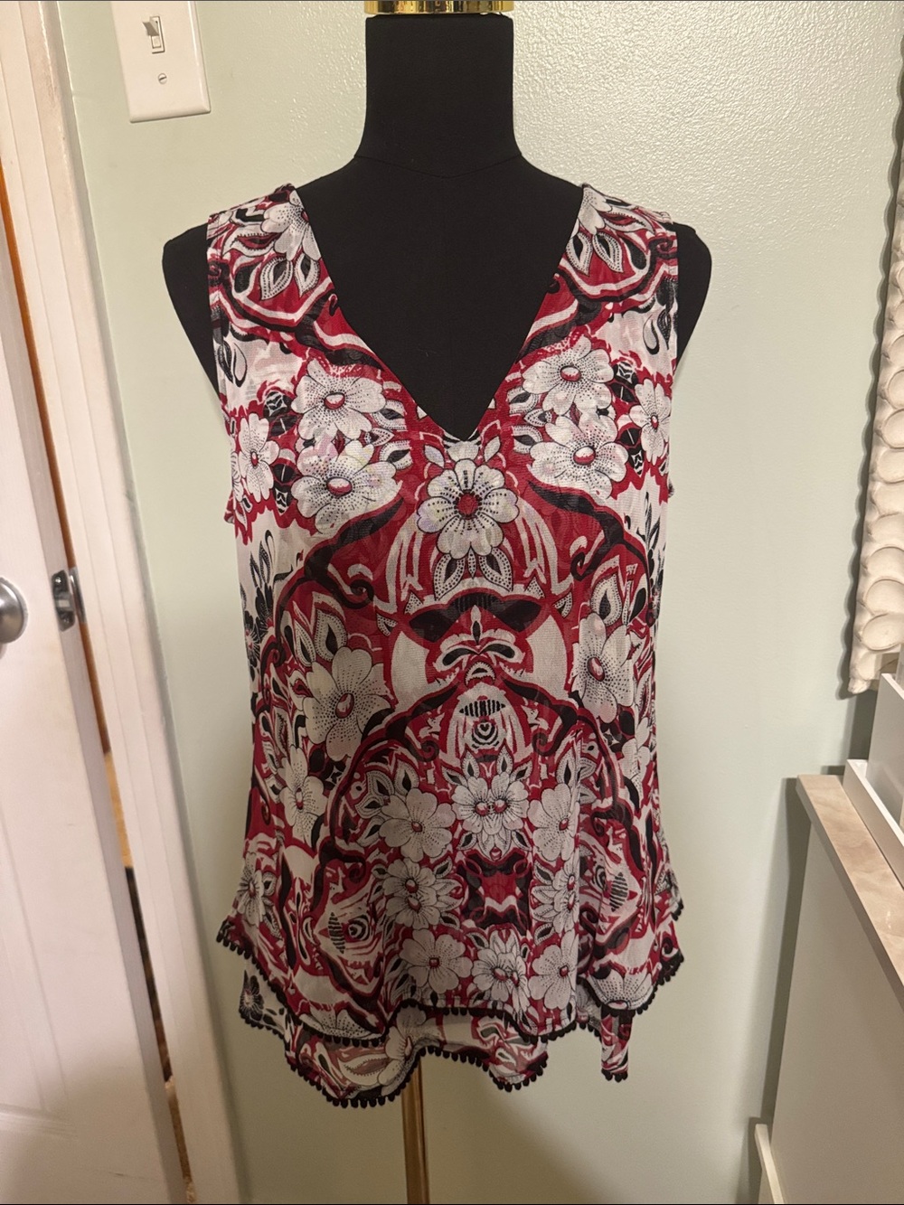 INC International Concepts Red, Black & White Floral V-Neck Sleeveless Camisole